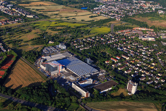 Chantier de construction chez L'OREAL Produktion Deutschland GmbH & Co. KG à le quartier Nordweststadt in Karlsruhe dans le département Bade-Wurtemberg, Allemagne d'en haut