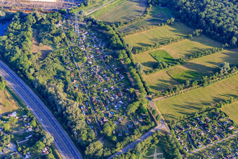 Vue aérienne de Association de jardins familiaux Am Kastanienbaum e. V. sur la Südtangenete (B10) à le quartier Knielingen in Karlsruhe dans le département Bade-Wurtemberg, Allemagne