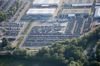 Vue aérienne de Daimler à le quartier Maximiliansau in Wörth am Rhein dans le département Rhénanie-Palatinat, Allemagne