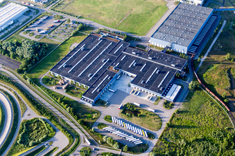 Vue aérienne de Locaux de l'usine Europack GmbH dans la zone industrielle de Wörth-Oberwald à Wörth am Rhein dans le département Rhénanie-Palatinat, Allemagne