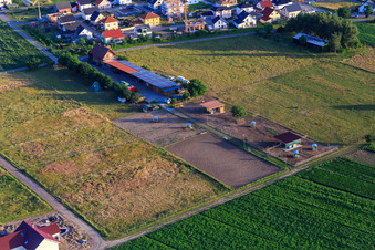 Vue aérienne de Écurie Schmitt à Hatzenbühl dans le département Rhénanie-Palatinat, Allemagne