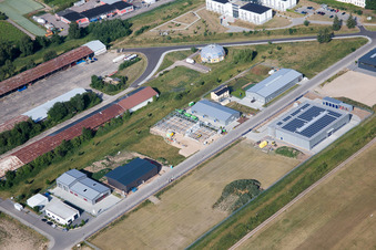 Vue aérienne de Atec Auto-Technik à le quartier Speyerdorf in Neustadt an der Weinstraße dans le département Rhénanie-Palatinat, Allemagne