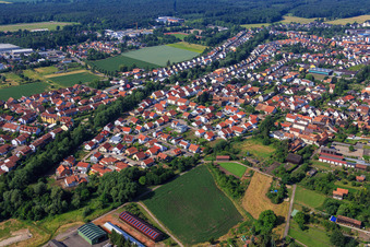 Vue aérienne de À l'Altbach à Herxheim bei Landau dans le département Rhénanie-Palatinat, Allemagne