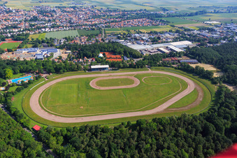 Vue aérienne de Circuit de course sur sable/speedway de l'Association de sport automobile de Herxheim à Herxheim bei Landau dans le département Rhénanie-Palatinat, Allemagne