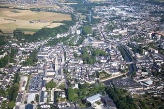 Vendôme dans le département Loir et Cher, France d'en haut