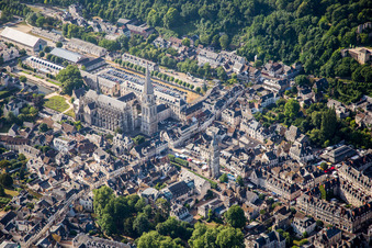 Vue aérienne de Ensemble architectural du monastère de l'Abbaye de la Trinité à Vendôme à Vendôme dans le département Loir et Cher, France