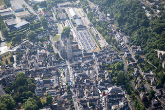 Vendôme dans le département Loir et Cher, France vu d'un drone