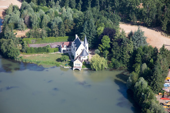Vue aérienne de Vendôme à Naveil dans le département Loir et Cher, France