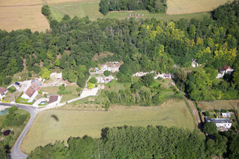 Photographie aérienne de Habitations troglodytes de tuf sur le Loir à Thoré-la-Rochette à Thoré-la-Rochette dans le département Loir et Cher, France