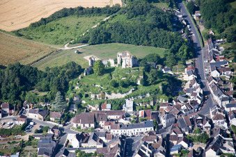Vue d'oiseau de Montoire-sur-le-Loir dans le département Loir et Cher, France