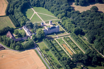 Vue oblique de Château du Plessis-Fortia sci à Huisseau-en-Beauce dans le département Loir et Cher, France