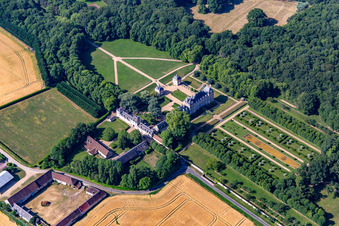 Château du Plessis-Fortia sci à Huisseau-en-Beauce dans le département Loir et Cher, France d'en haut