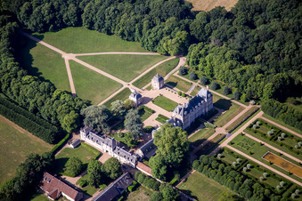 Photographie aérienne de Parc du château de La Basse Cour à Huisseau-en-Beauce dans le département Loir et Cher, France