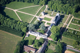 Château du Plessis-Fortia sci à Huisseau-en-Beauce dans le département Loir et Cher, France hors des airs