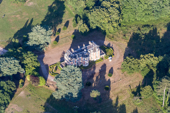 Vue aérienne de Château du Guérinet à Orchaise à Valencisse dans le département Loir et Cher, France