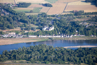 Vue aérienne de Chaumont-sur-Loire dans le département Loir et Cher, France