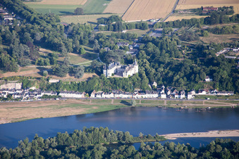 Vue aérienne de Chaumont-sur-Loire dans le département Loir et Cher, France