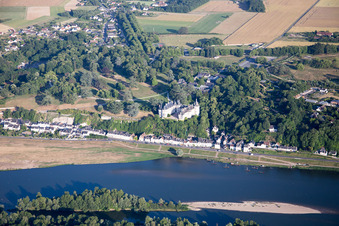 Vue oblique de Chaumont-sur-Loire dans le département Loir et Cher, France