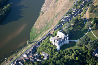 Chaumont-sur-Loire dans le département Loir et Cher, France du point de vue du drone