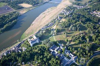 Chaumont-sur-Loire dans le département Loir et Cher, France vu d'un drone