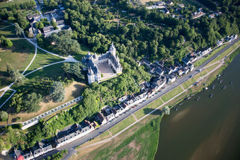Vue aérienne de Château de Chaumont sur la Loire à Chaumont-sur-Loire dans le département Loir et Cher, France