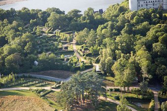 Vue aérienne de Chaumont-sur-Loire dans le département Loir et Cher, France