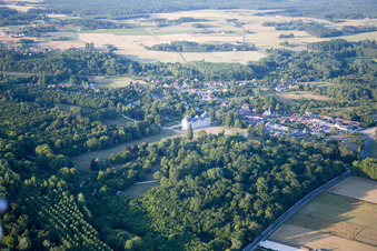 Photographie aérienne de Complexe du château Cheverny - Château de Cheverny à Cheverny dans le département Loir et Cher, France