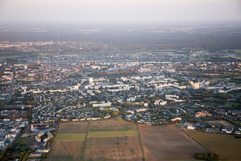 Vue aérienne de Du nord-ouest à Blois dans le département Loir et Cher, France