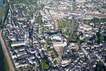Blois dans le département Loir et Cher, France vue du ciel