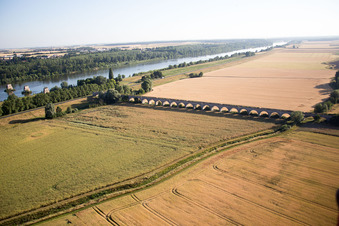 Photographie aérienne de Viaduc près de Vineuil/Loire à Vineuil dans le département Loir et Cher, France