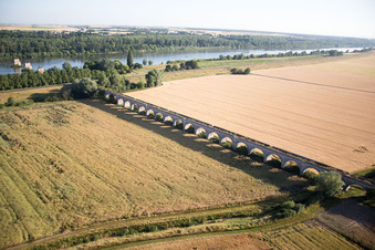 Viaduc près de Vineuil/Loire à Vineuil dans le département Loir et Cher, France hors des airs