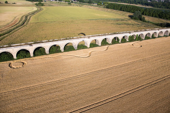 Vue oblique de Viaduc près de Vineuil/Loire à Vineuil dans le département Loir et Cher, France