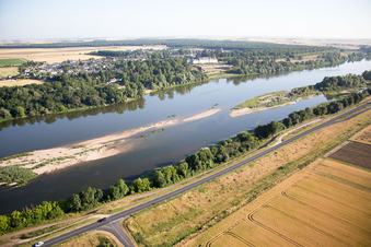 Vue aérienne de Menars dans le département Loir et Cher, France