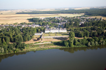 Vue oblique de Menars dans le département Loir et Cher, France