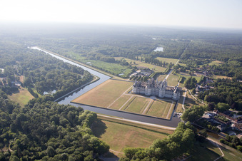 Chambord dans le département Loir et Cher, France vue d'en haut