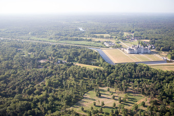 Chambord dans le département Loir et Cher, France depuis l'avion