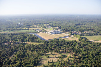 Chambord dans le département Loir et Cher, France vue du ciel