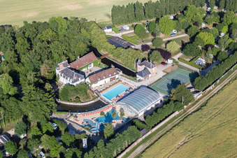Photographie aérienne de Équipements du Camping Capfun Château de la Grenouillère et parc de vacances Parc de la Grenouillère à Suèvres dans le département Loir et Cher, France