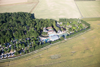 Vue aérienne de Camping Château de la grenouillère à Suèvres dans le département Loir et Cher, France
