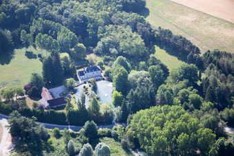 Vue aérienne de Landes-le-Gaulois dans le département Loir et Cher, France