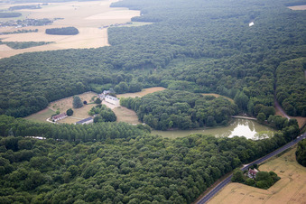 Photographie aérienne de Complexe du château d'Autreche à Montreuil-en-Touraine dans le département Indre et Loire, France