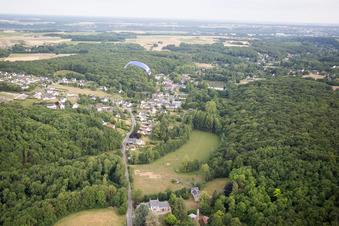 Vue aérienne de Saint-Ouen-les-Vignes dans le département Indre et Loire, France
