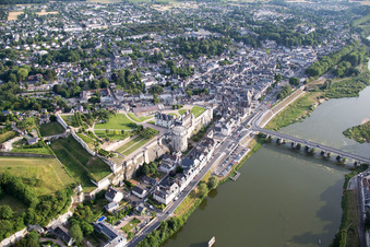 Vue aérienne de Amboise dans le département Indre et Loire, France