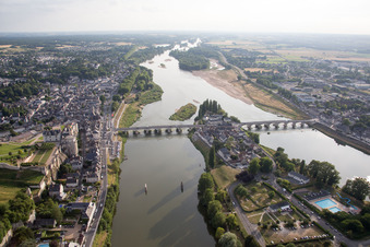 Enregistrement par drone de Amboise dans le département Indre et Loire, France