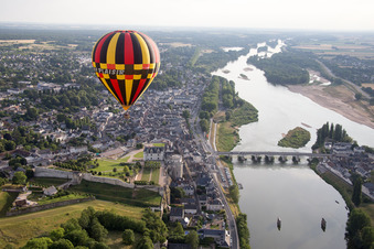 Image drone de Amboise dans le département Indre et Loire, France