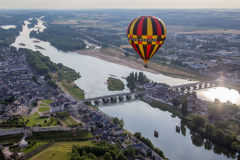 Photographie aérienne de Île au bord de la Loire à Amboise dans le département Indre et Loire, France