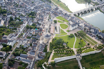 Vue oblique de Complexe du château du Château Royal d'Amboise à Amboise dans le département Indre et Loire, France