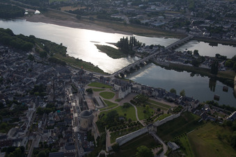 Amboise dans le département Indre et Loire, France vue d'en haut