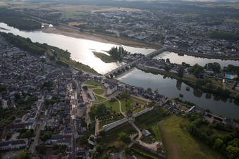Amboise dans le département Indre et Loire, France depuis l'avion