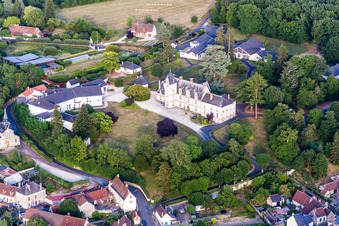Vue aérienne de CAS Parc du Château de Dessaignes, Centre d'Accueil et de Soins du CDSAE Val de Loire à Rilly-sur-Loire dans le département Loir et Cher, France